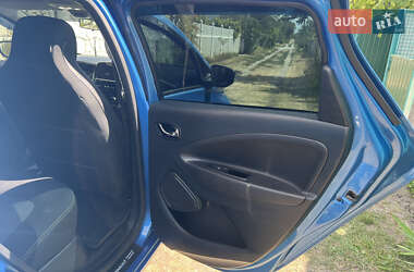 Хэтчбек Renault Zoe 2017 в 