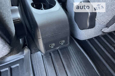 Хэтчбек Renault Zoe 2020 в 