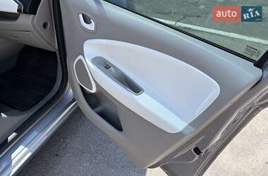 Хетчбек Renault Zoe 2015 в 