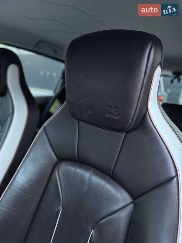 Хэтчбек Renault Zoe 2017 в Самборе