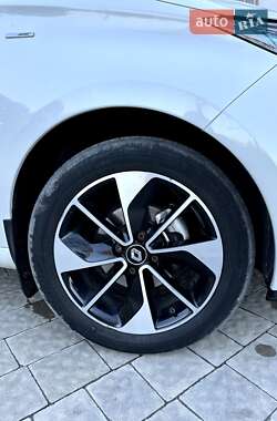 Хетчбек Renault Zoe 2017 в 