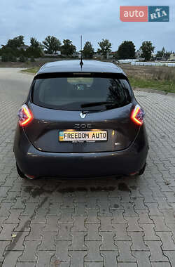 Хэтчбек Renault Zoe 2016 в 