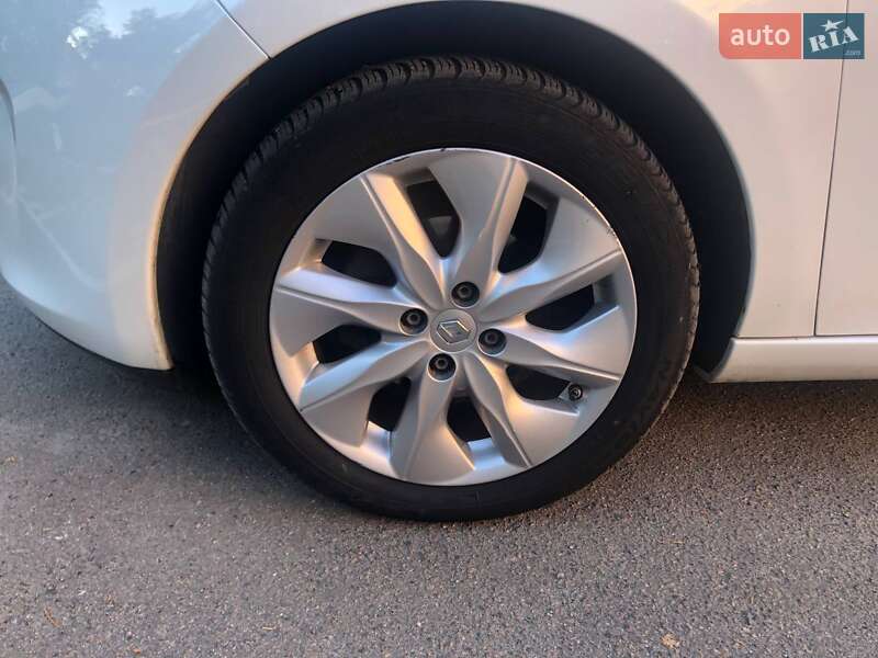 Хетчбек Renault Zoe 2013 в Рівному