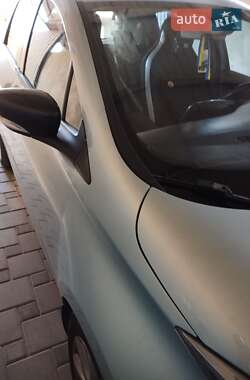 Хэтчбек Renault Zoe 2015 в 