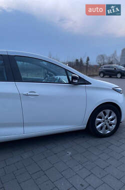 Хетчбек Renault Zoe 2016 в 
