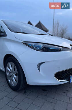 Хетчбек Renault Zoe 2016 в 