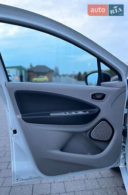 Хетчбек Renault Zoe 2016 в 