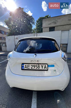 Хэтчбек Renault Zoe 2015 в 