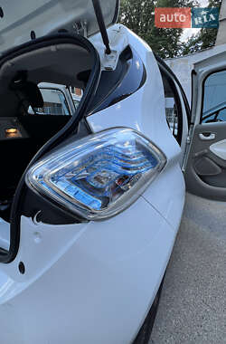 Хэтчбек Renault Zoe 2015 в 
