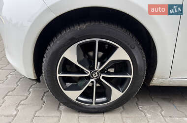 Хэтчбек Renault Zoe 2019 в 