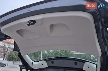 Хэтчбек Renault Zoe 2019 в 