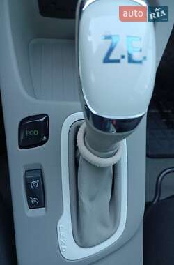 Хэтчбек Renault Zoe 2018 в 
