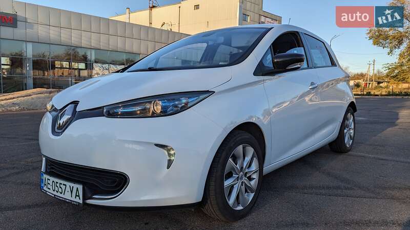 Хэтчбек Renault Zoe 2015 в 