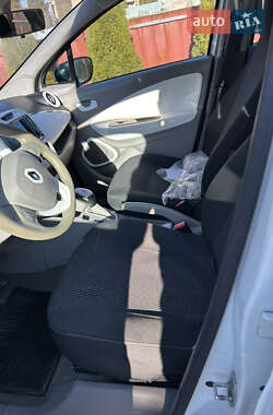 Хэтчбек Renault Zoe 2015 в 