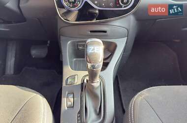 Хэтчбек Renault Zoe 2017 в 