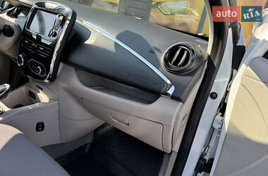 Хэтчбек Renault Zoe 2016 в 