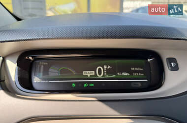 Хэтчбек Renault Zoe 2016 в 