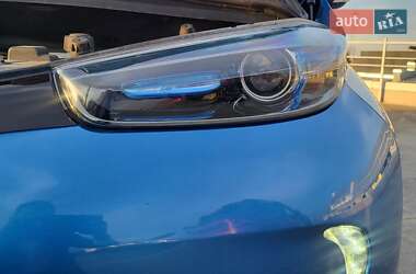 Хэтчбек Renault Zoe 2019 в 