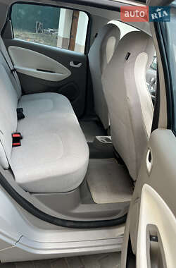 Хэтчбек Renault Zoe 2013 в 
