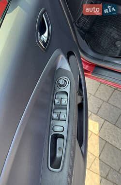 Хэтчбек Renault Zoe 2017 в 