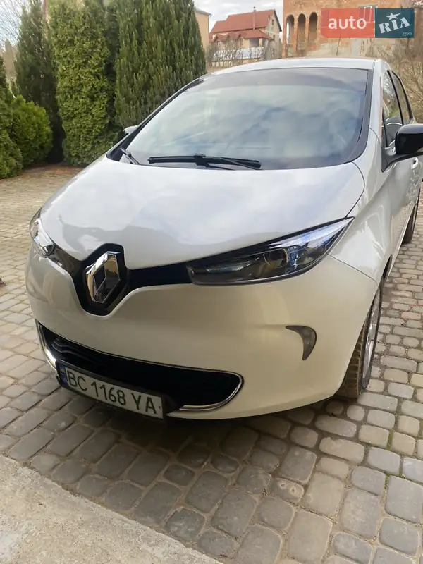 Хэтчбек Renault Zoe 2016 в 