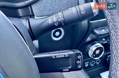Хэтчбек Renault Zoe 2019 в 