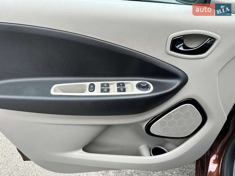 Хэтчбек Renault Zoe 2015 в Киеве