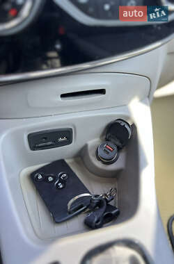 Хэтчбек Renault Zoe 2014 в 