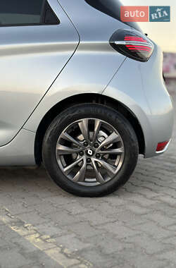 Хэтчбек Renault Zoe 2021 в 