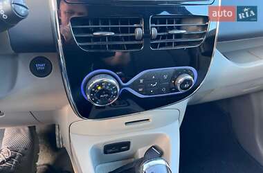 Хэтчбек Renault Zoe 2015 в 