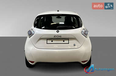 Хэтчбек Renault Zoe 2016 в 