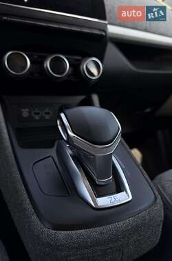 Хэтчбек Renault Zoe 2020 в 