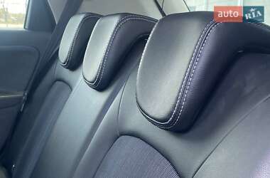 Хэтчбек Renault Zoe 2019 в 