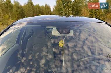 Хэтчбек Renault Zoe 2016 в 