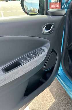 Хэтчбек Renault Zoe 2020 в 