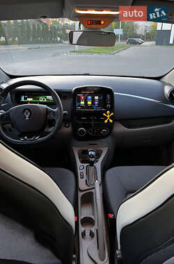 Хэтчбек Renault Zoe 2016 в 