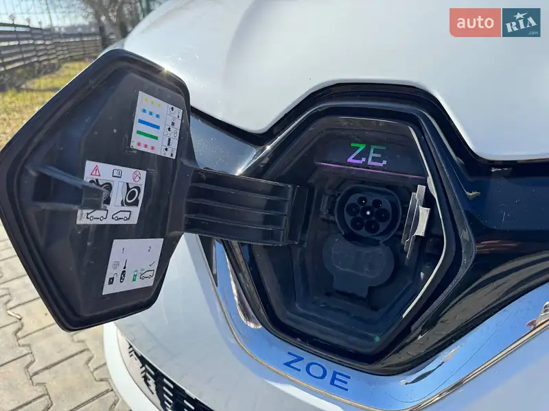 Хэтчбек Renault Zoe 2020 в 
