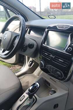 Хэтчбек Renault Zoe 2015 в 