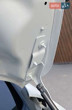 Хэтчбек Renault Zoe 2020 в 