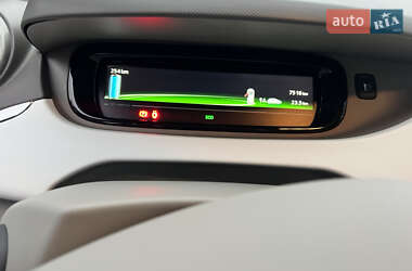 Хэтчбек Renault Zoe 2019 в 
