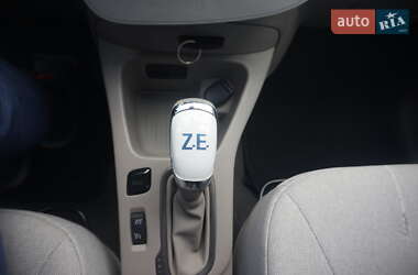 Хэтчбек Renault Zoe 2017 в 