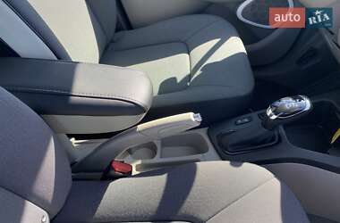 Хэтчбек Renault Zoe 2019 в 