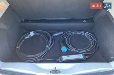 Хэтчбек Renault Zoe 2019 в 
