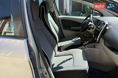 Хэтчбек Renault Zoe 2014 в 