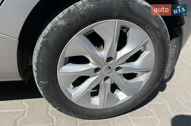 Хэтчбек Renault Zoe 2014 в 
