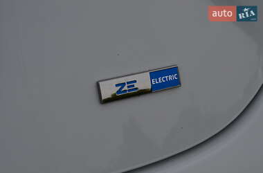 Хэтчбек Renault Zoe 2021 в 