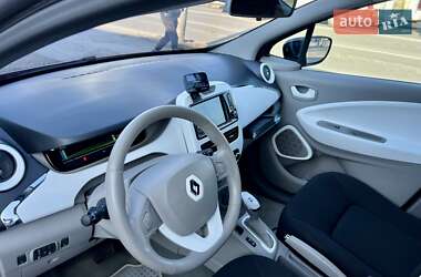 Хетчбек Renault Zoe 2016 в 