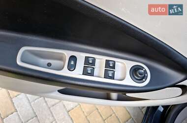 Хетчбек Renault Zoe 2015 в 