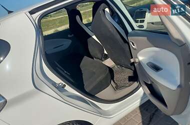 Хетчбек Renault Zoe 2017 в 