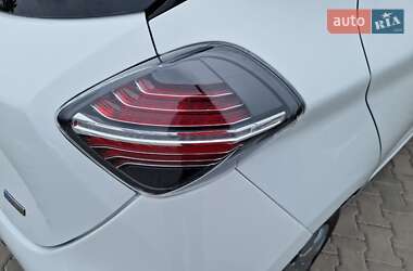 Хэтчбек Renault Zoe 2020 в 